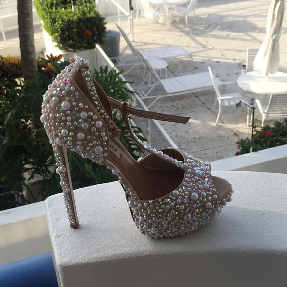 Heels - Picture 3 of 4